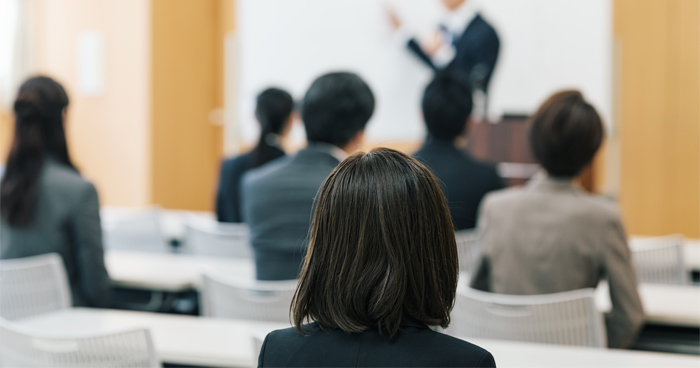 2021年11月26日（金）　（株）阿波銀行様主催「あわぎんDX活用セミナー」にて、当社が講師として、最新の補助金情報をご案内いたします。